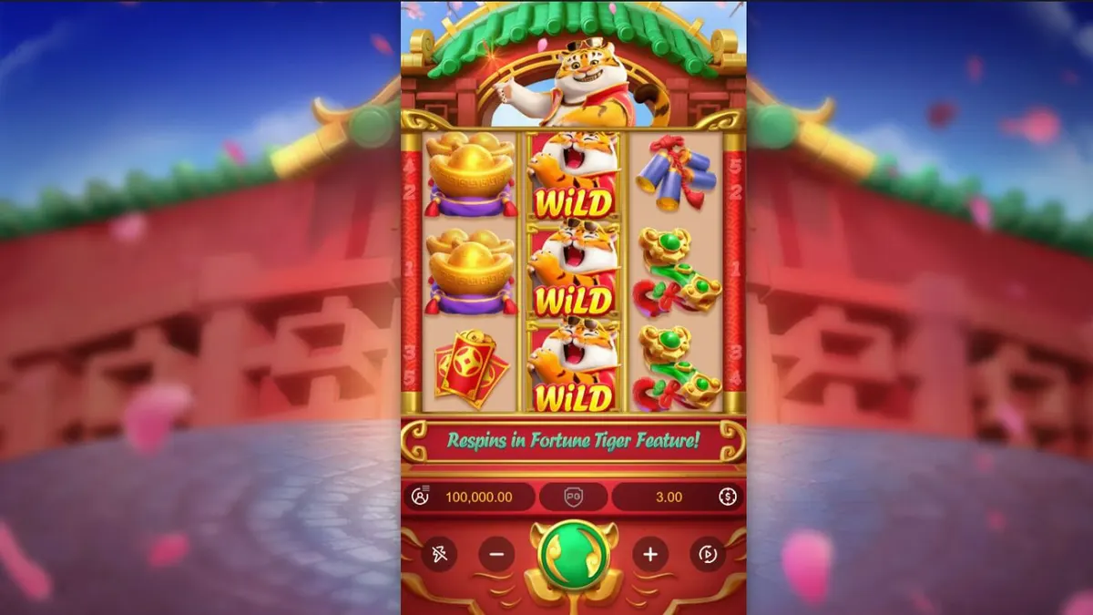 Fortune Tiger slot machine interface na may gintong tigre at mga simbolo ng swerte